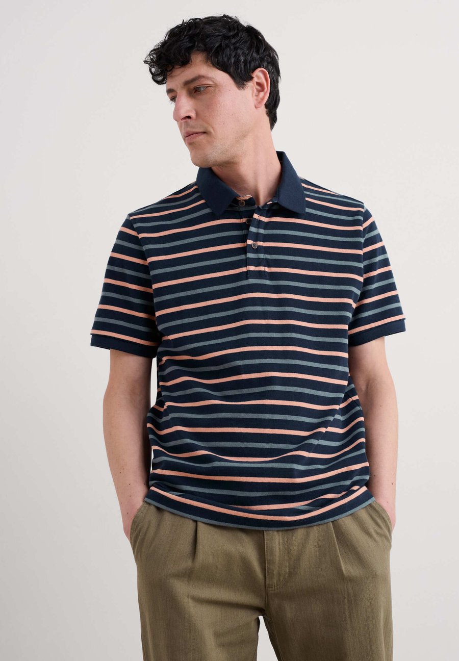 

Поло Seasalt Cornwall Polo shirt, Navy Duet Breton Maritime Oyster Pink/Dark-Blue Denim