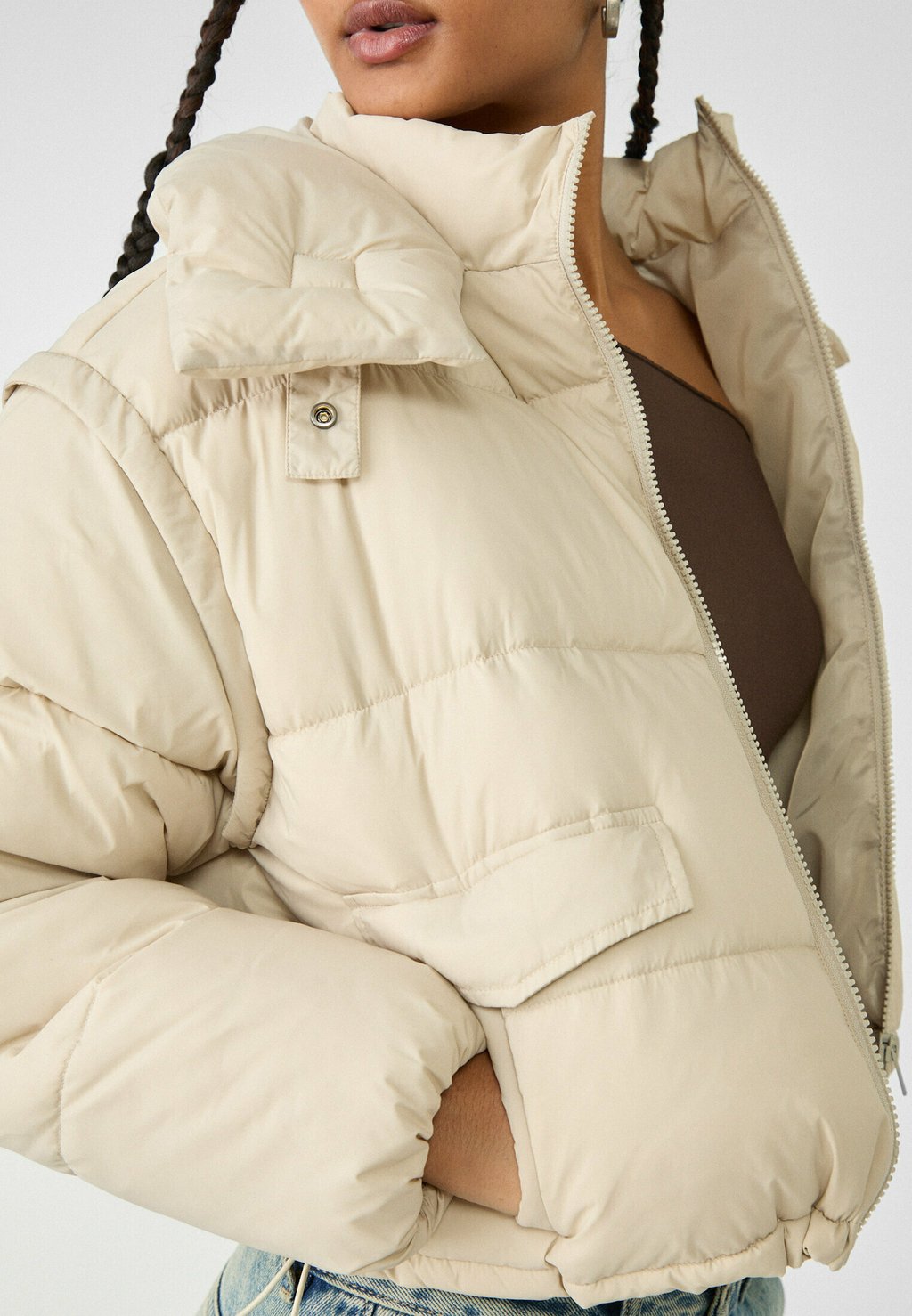 

Зимняя куртка CROPPED HOODED PUFFER Stradivarius, цвет Stone