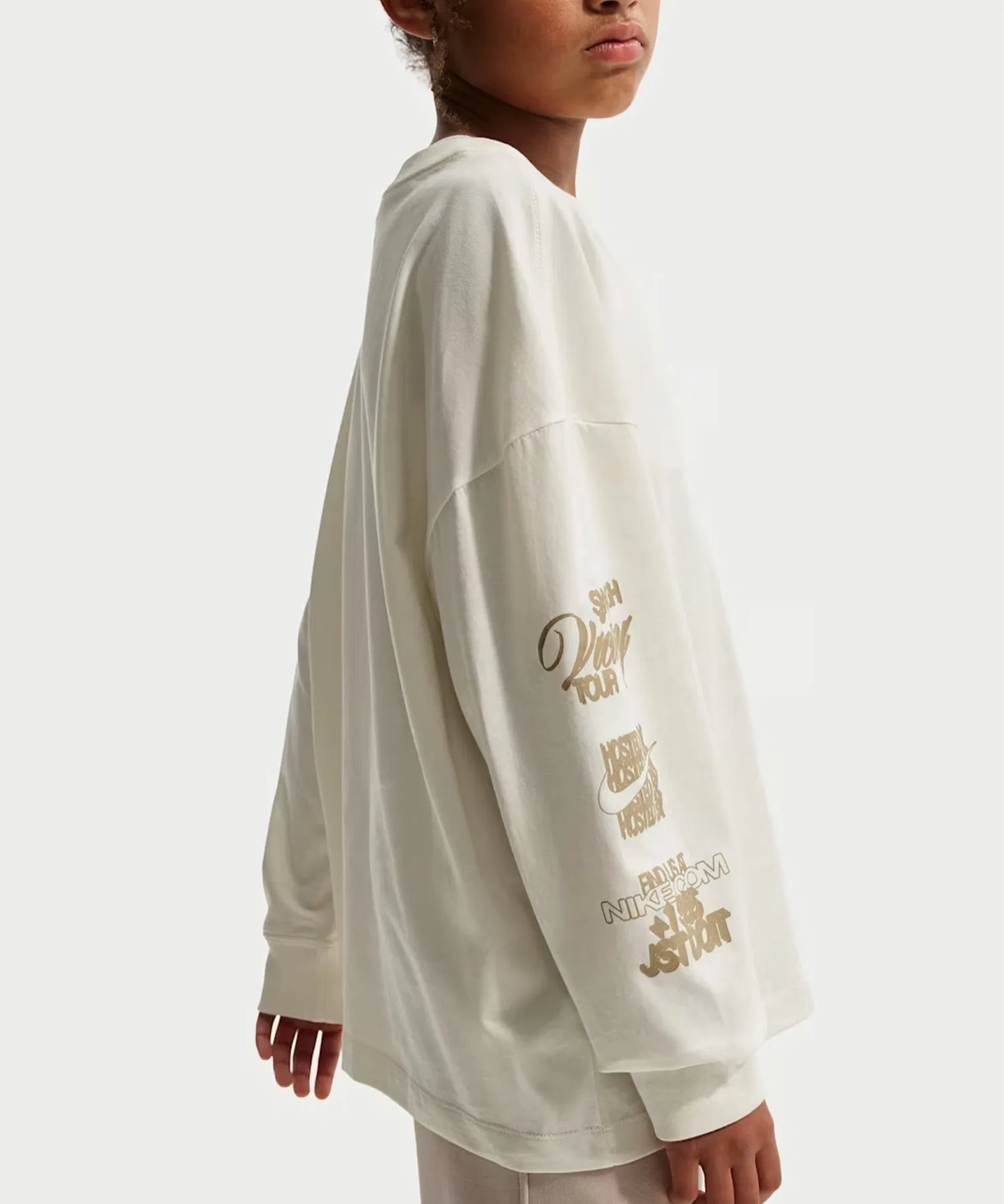 Детская футболка NIKE G NSW TEE LS GFX OS хлопковая белая — фото 4