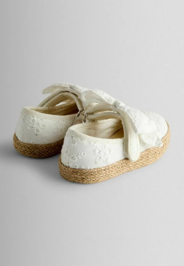 Детские туфли с бантом стандартного размера Jojo Maman Bébé, White Broderie — фото 4