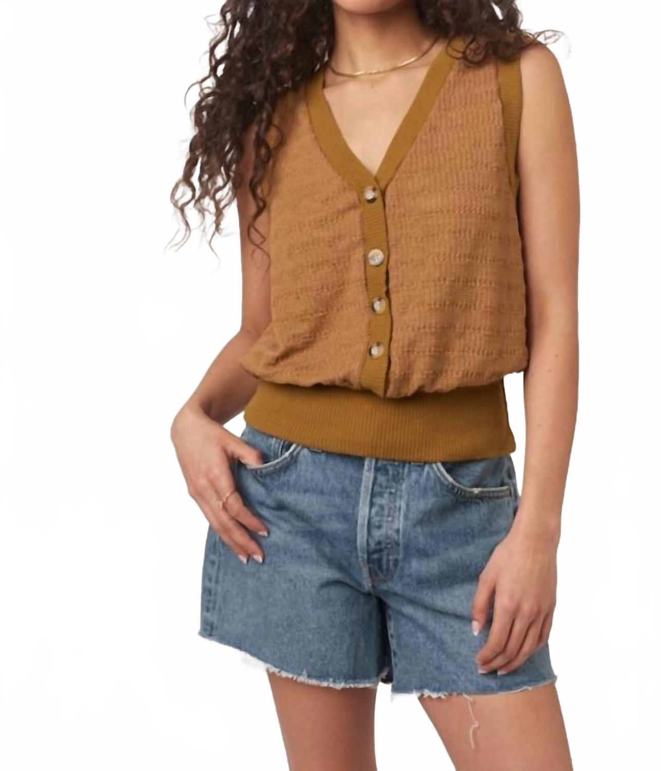 

Текстурированный топ Ingrid с пуговицами спереди, цвет корицы Project Social T, Cinnamon