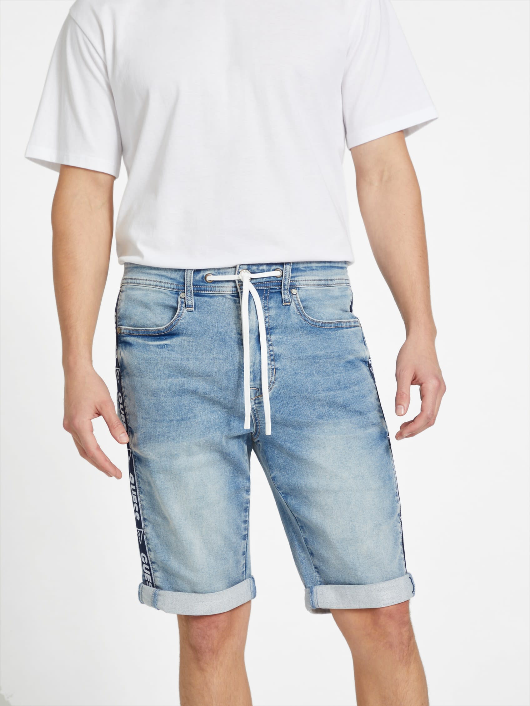 

Джинсовые шорты Eco Kyler с логотипом и лентой Guess Factory, цвет medium wash