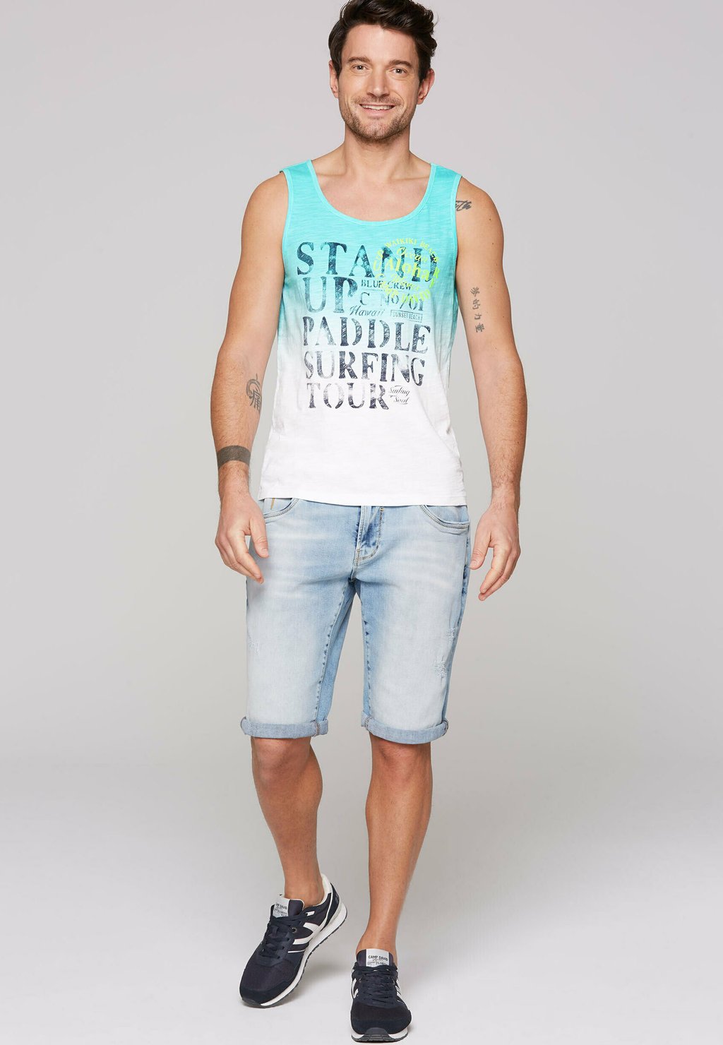 

Майка MUSKEL MIT DIP-DYE-EFFEKT UND PRINTS Camp David, синий
