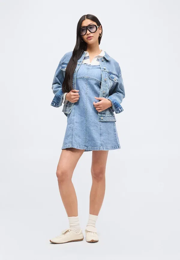 Джинсовая куртка Gap Icon, цвет светлый — фото 2