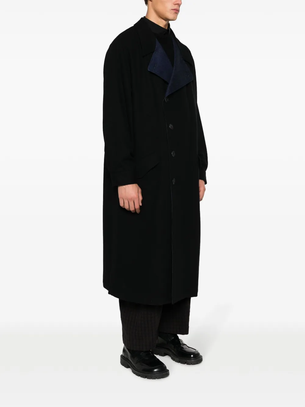 Тренч с заостренными лацканами и поясом Yohji Yamamoto, черный — фото 3