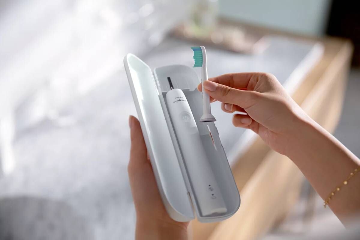 Звуковая зубная щетка Philips Sonicare 3100 White HX3673/13 + Travel Case, 1 шт — фото 3