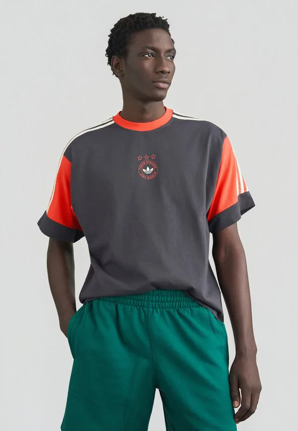 Футболка с принтом в виде панелей Adidas Originals, Utility Black