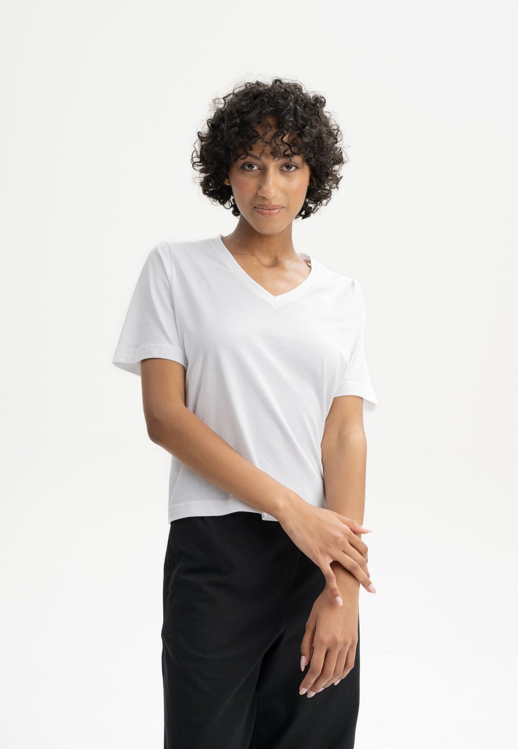 

Базовая футболка V-NECK ANKITA MELA, белый