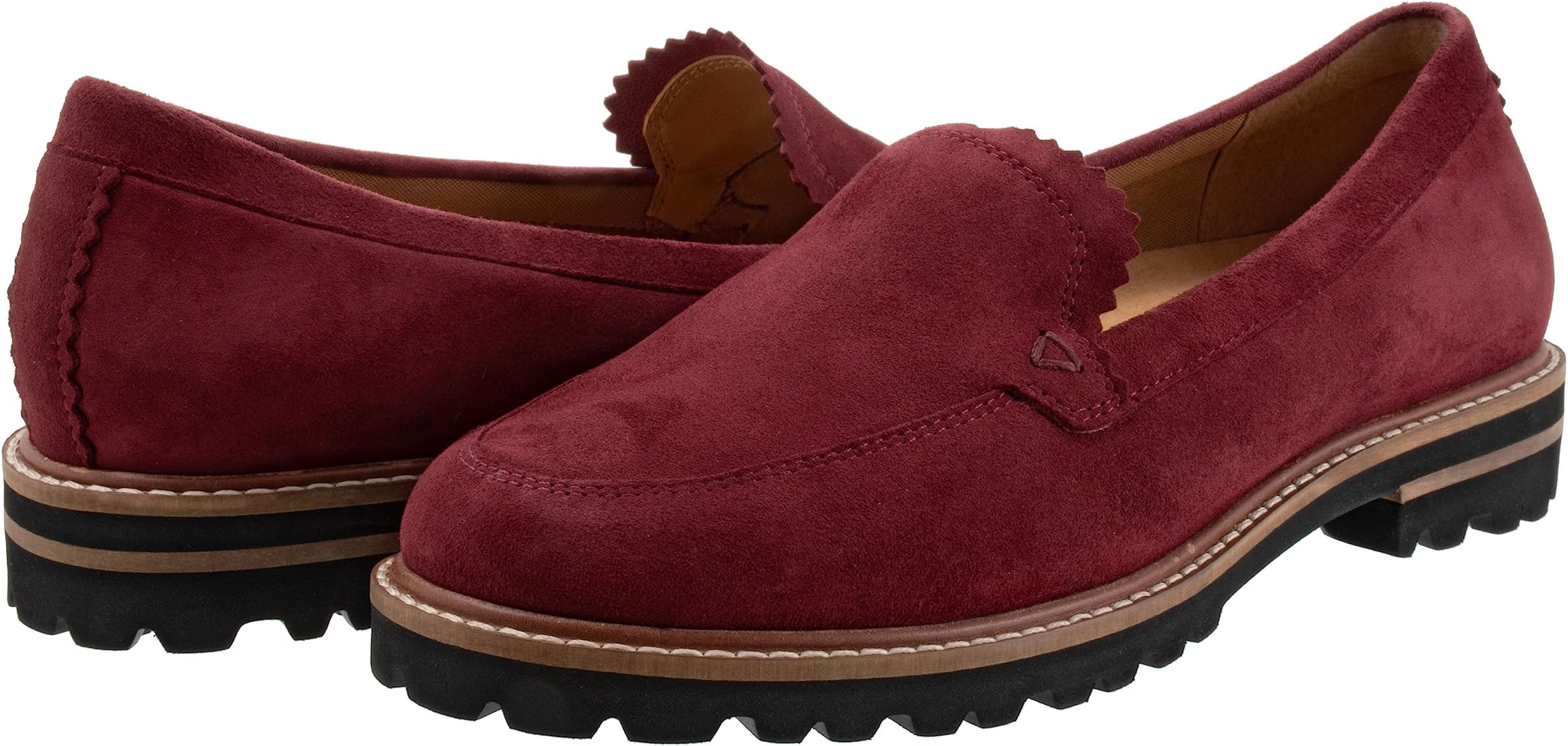 

Туфли на плоской подошве Trotters Fayth, цвет Sangria Suede