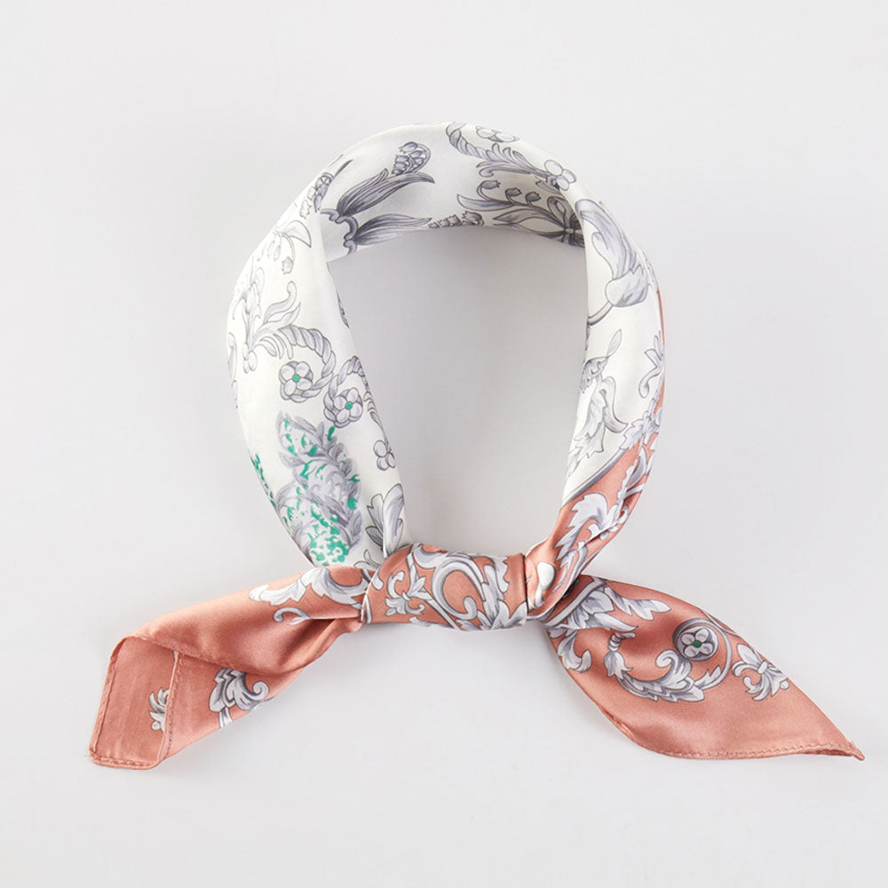 

Бандана квадратная из шелковистого атласа с принтом в стиле барокко и цветочным узором TRUEDAMES, rust