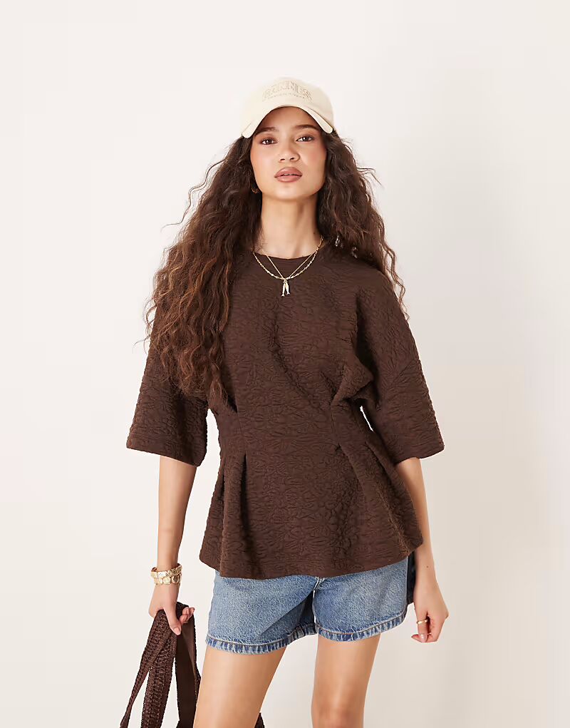 

Топ с короткими рукавами ASOS DESIGN из жаккардового узора с шоколадным цветочным узором