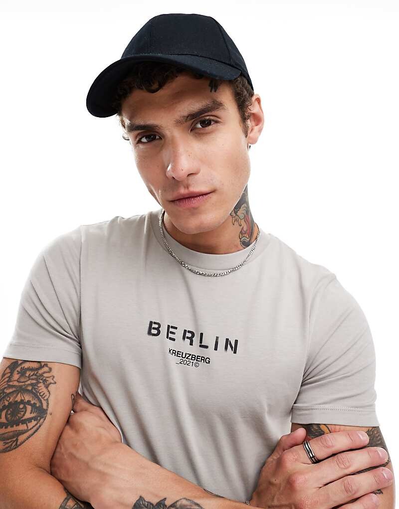 

ASOS DESIGN – серая облегающая футболка с принтом спереди