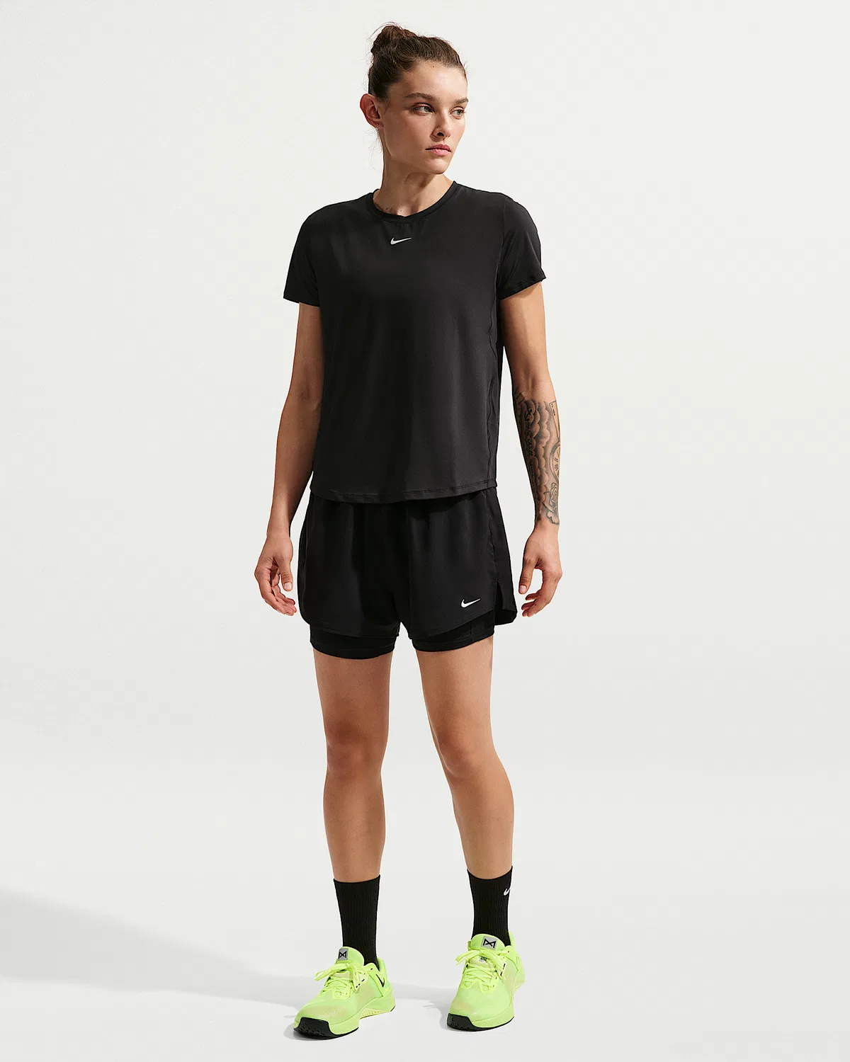 Женский топ Nike One Classic с коротким рукавом Dri-FIT, Black/White — фото 4