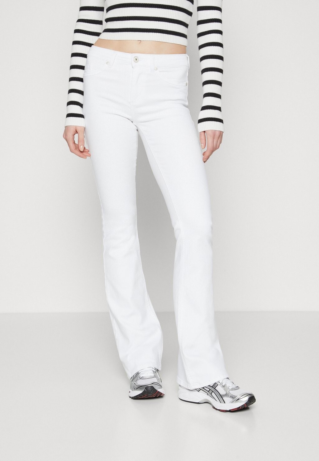 

Джинсы-клеш ONLBLUSH MID ONLY, цвет white
