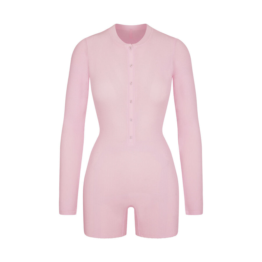 

Комбинезон henley на пуговицах SKIMS Waffle, цвет Cherry Blossom