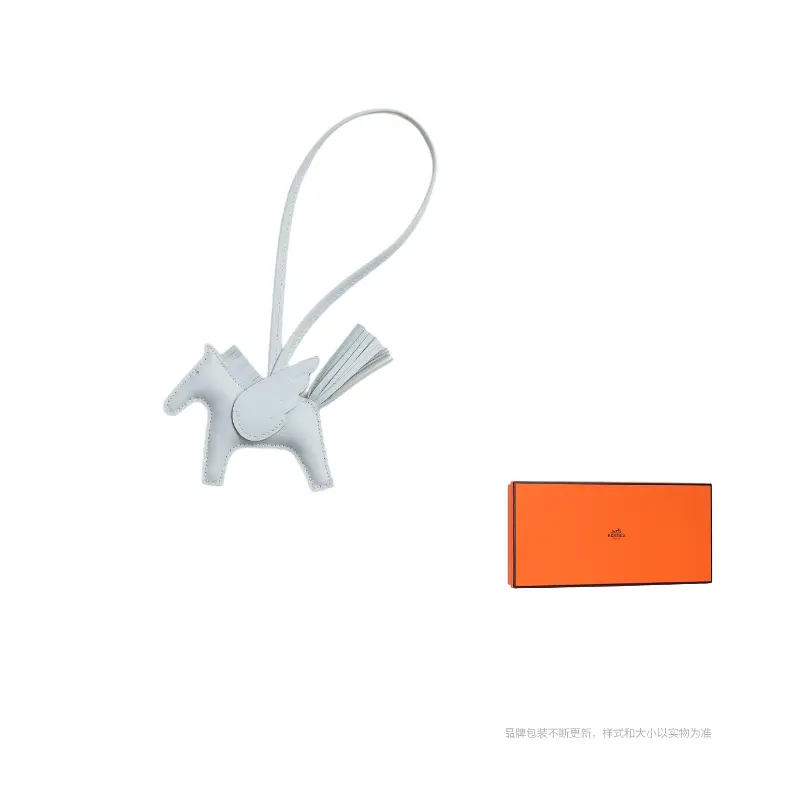 

HERMES Подвеска из ягненка унисекс пыльно-голубой, Dusty Blue