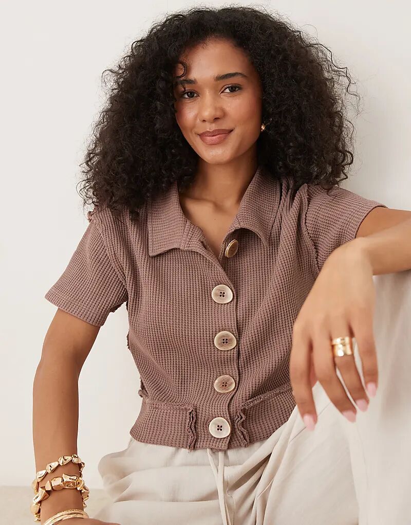 

Укороченная вафельная рубашка ASOS DESIGN с застежкой на пуговицы шоколадного цвета