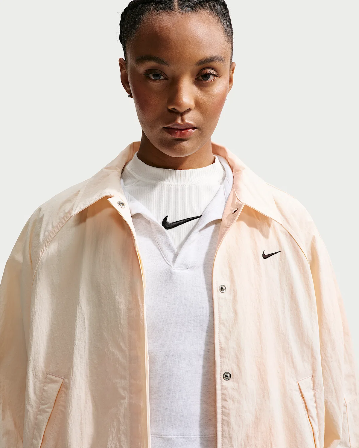 Женская оверсайз куртка Nike Sportswear, Chalk/Black — фото 3