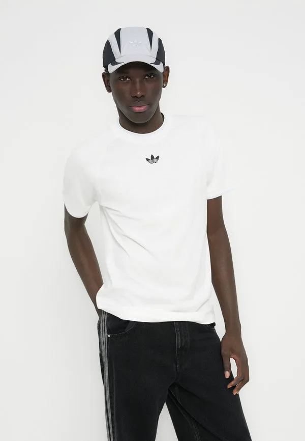 Футболка унисекс базовая с изображением груди Adidas Originals, White — фото 4