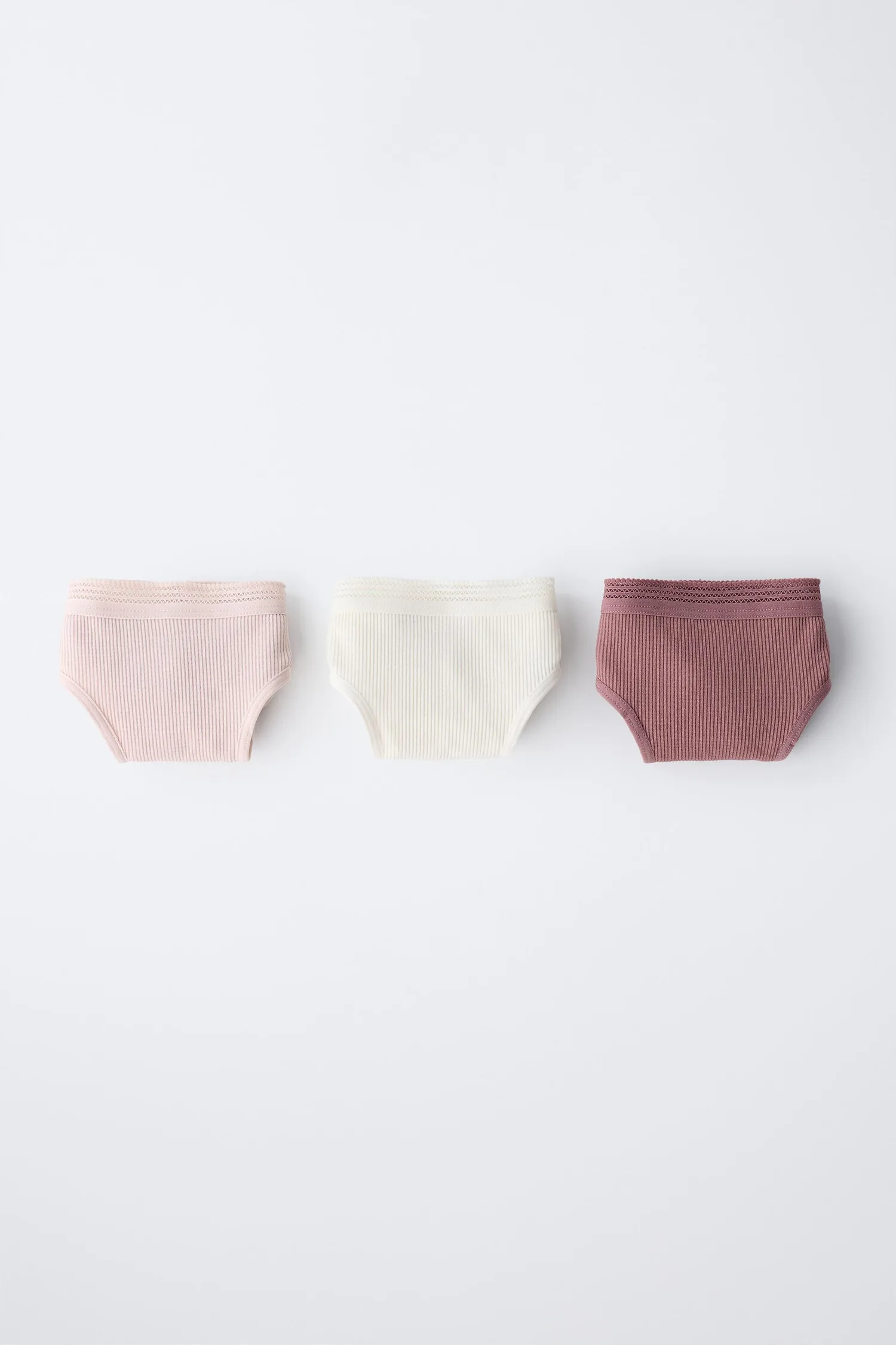 Для детей 8-14 лет / набор из трех бесшовных трусов Zara, мультиколор