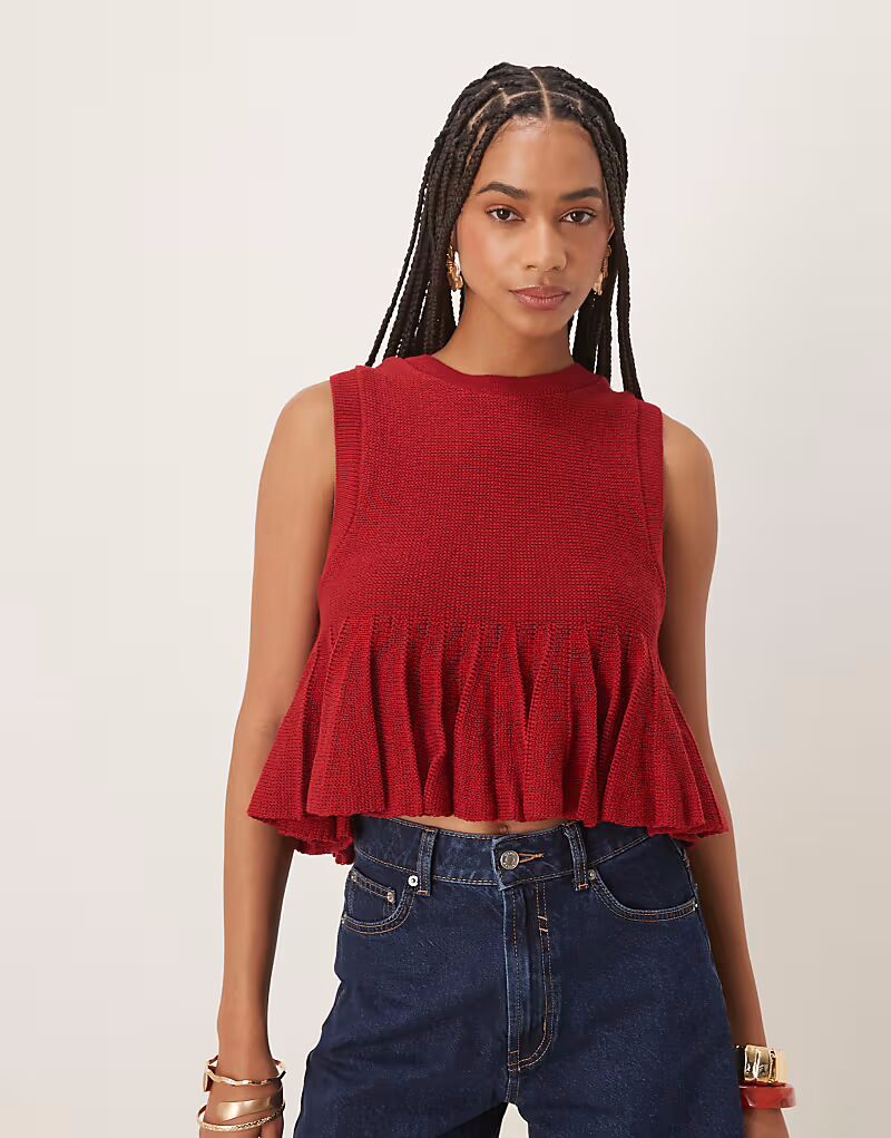 

Трикотажная майка ASOS DESIGN с баской и оборкой по низу красного цвета