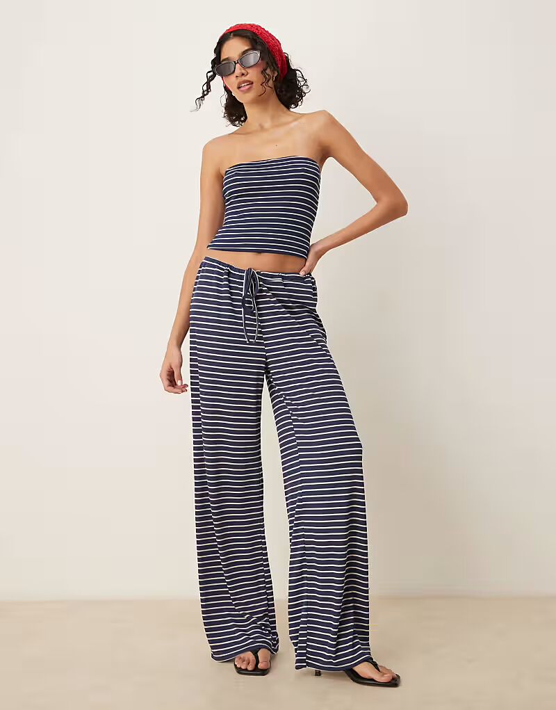 

Широкие брюки ASOS DESIGN в темно-синюю полоску