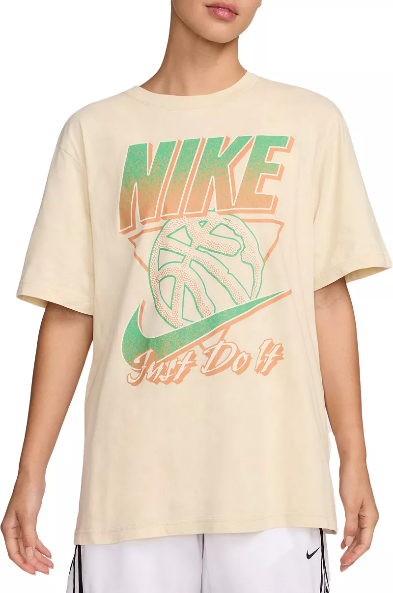 

Женская футболка с короткими рукавами Nike Sportswear с графическим рисунком, цвет Sanddrift