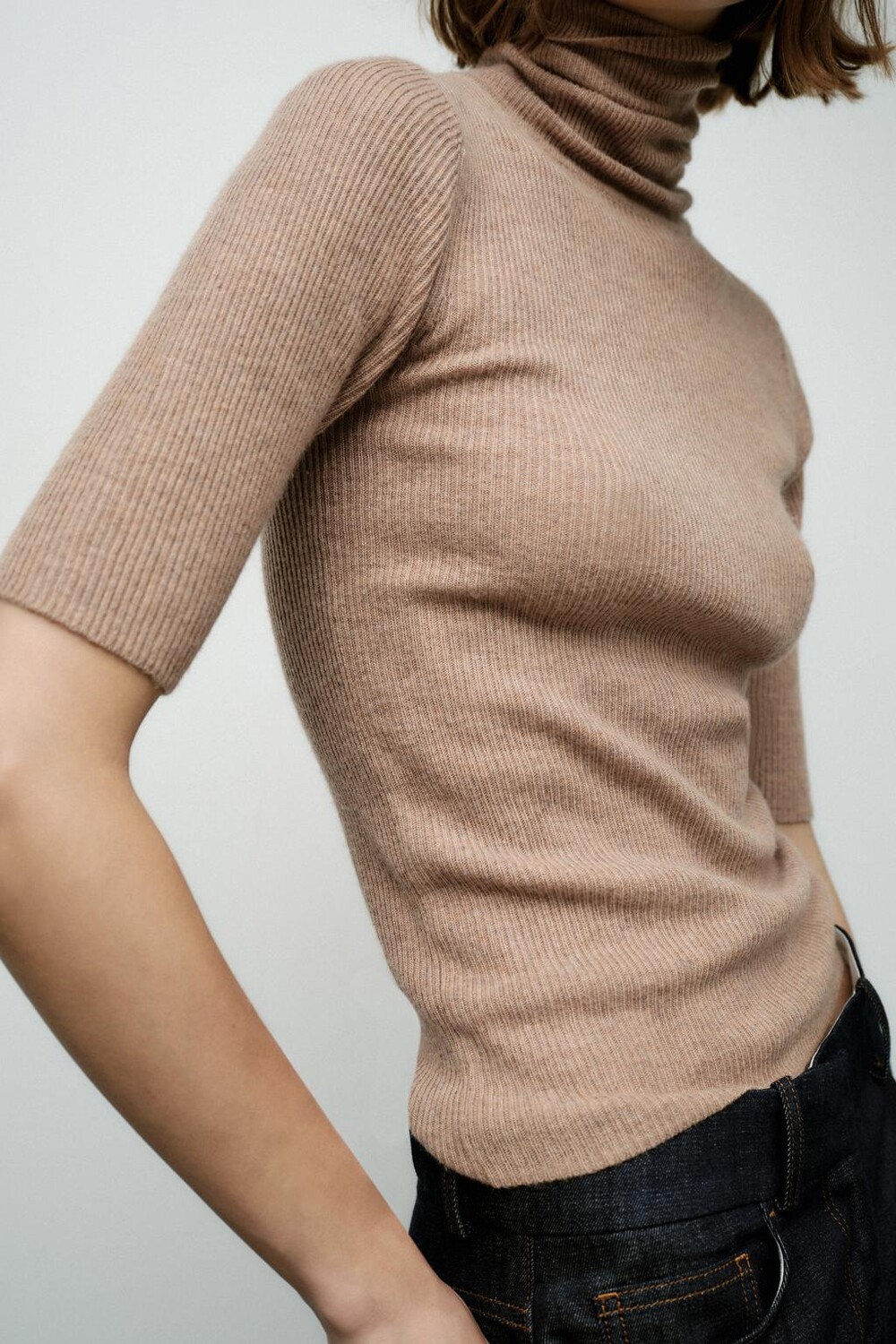 

Вязаный свитер с высоким воротом ZARA, темный кэмел