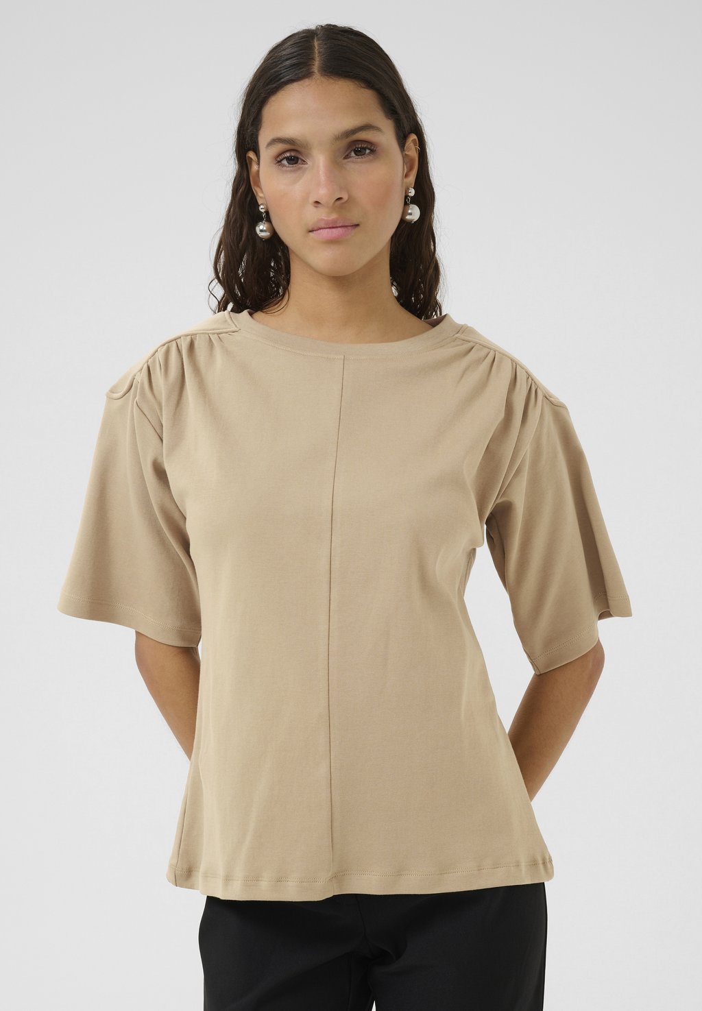 

Футболка с принтом VARY WIDE SHOULDER TEE Karen by Simonsen, песочный