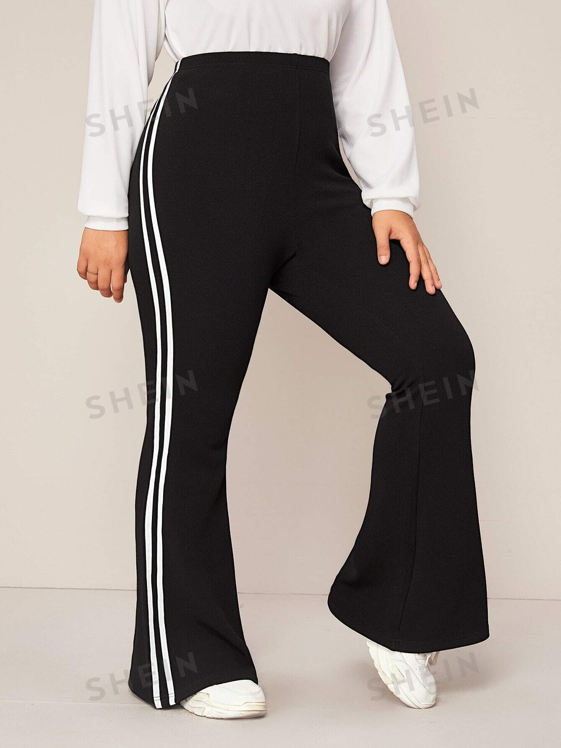 

EZwear Расклешенные спортивные брюки с полосками по бокам, Большие размеры Shein, черный