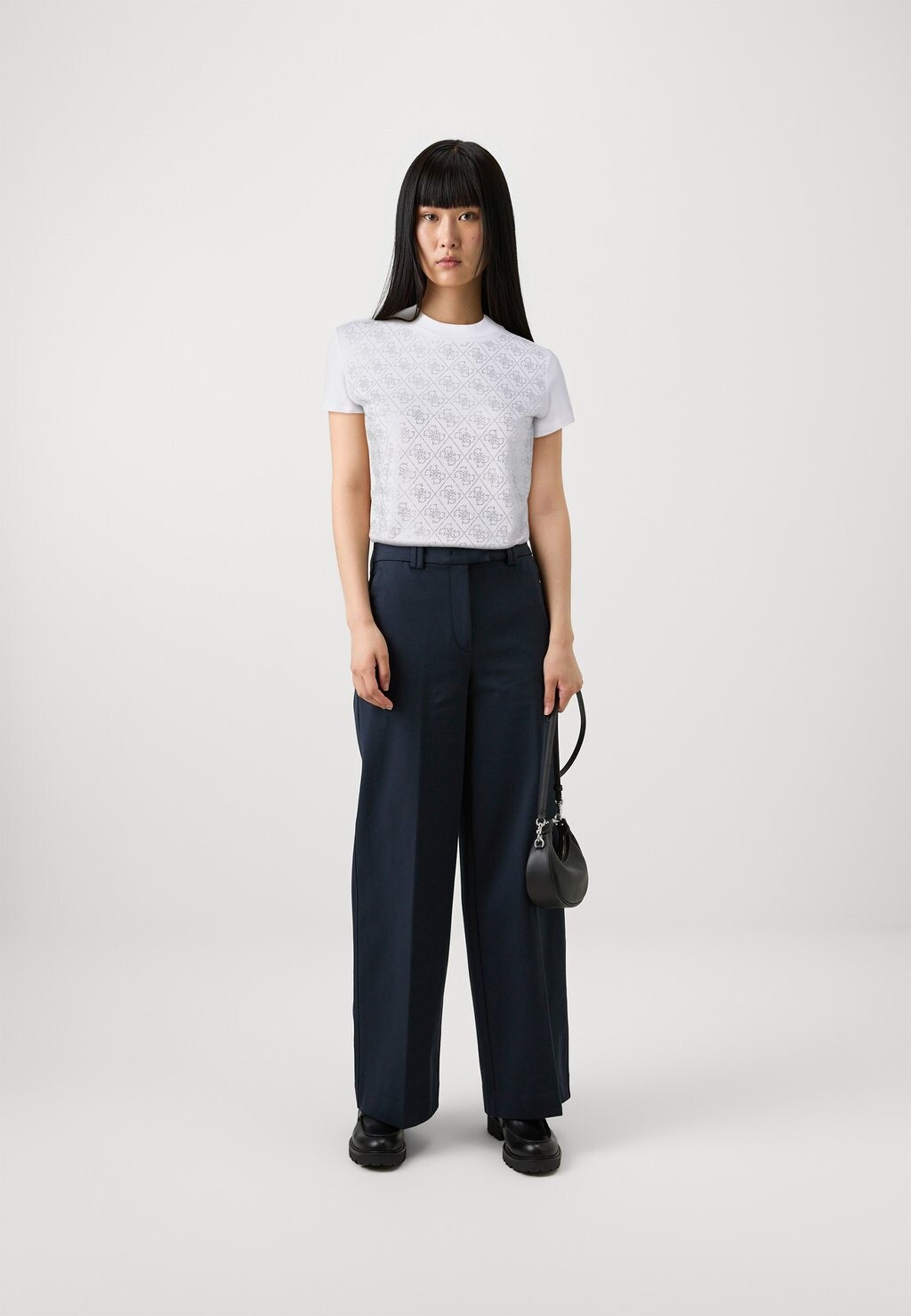 

Футболка с принтом MOCK NECK ALL Guess, белый