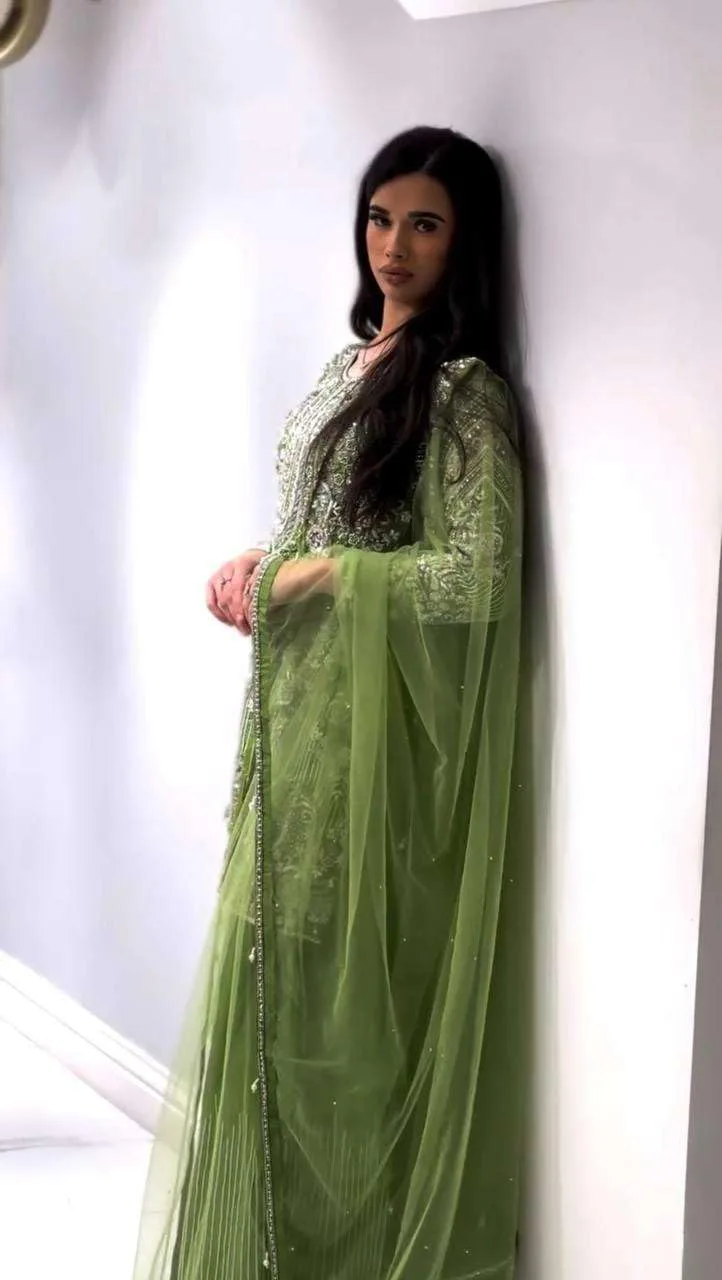 Янтарный женский комплект Kurti из чистого шиннонского шелка с вышивкой и шарарой и дупаттой Generic, зеленый — фото 4