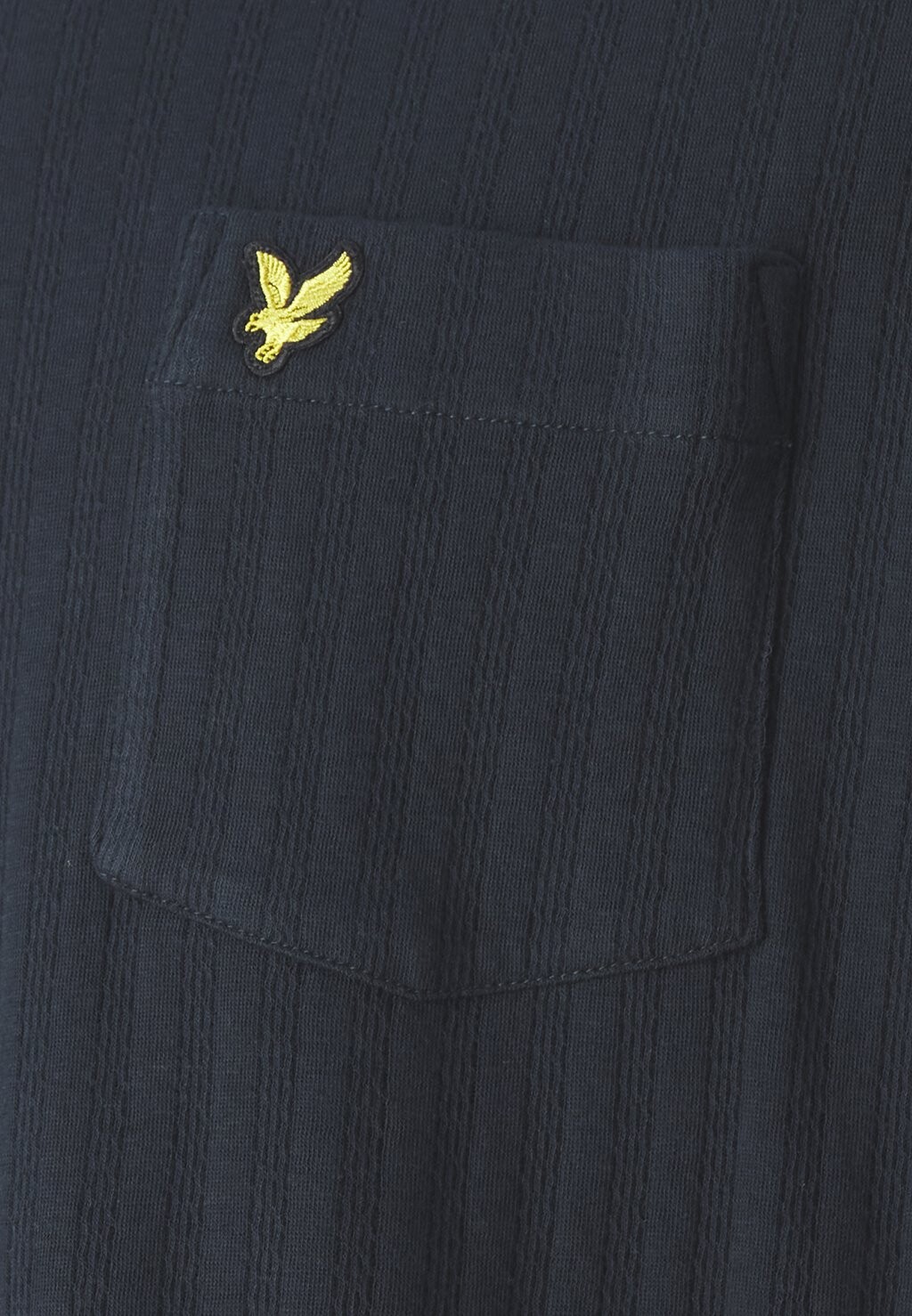 

Базовая футболка темно-синего цвета Textured Stripe Lyle & Scott, темно-синий