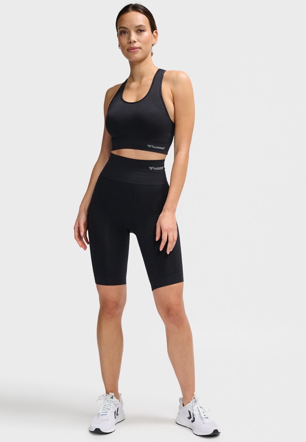 

Спортивный бюстгальтер средней поддержки TIF SEAMLESS PADDED Hummel, цвет black