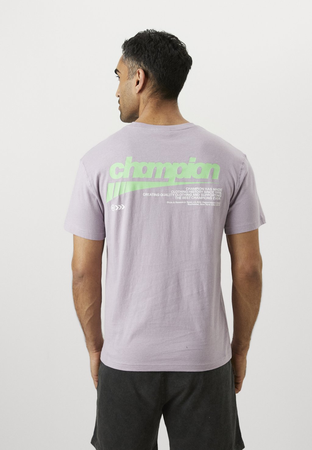 

Футболка с принтом MENS SHAPE TEE Champion, сиреневый