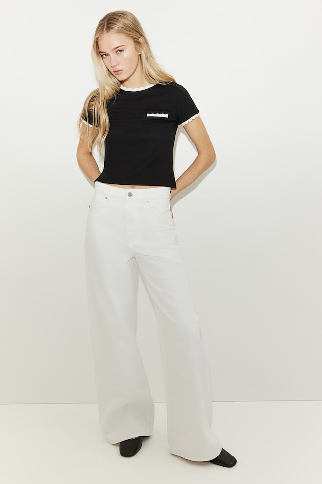 

Рубашка в рубчик с волнистыми краями H&M, черный