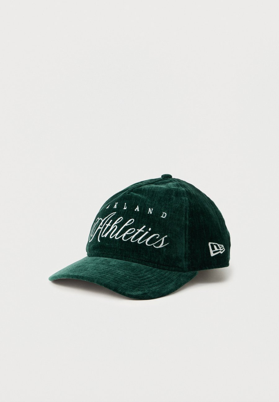 

Бейсболка New Era TWENTY CURVED TEAMSCRIPT UNISEX, Green/Dark Green