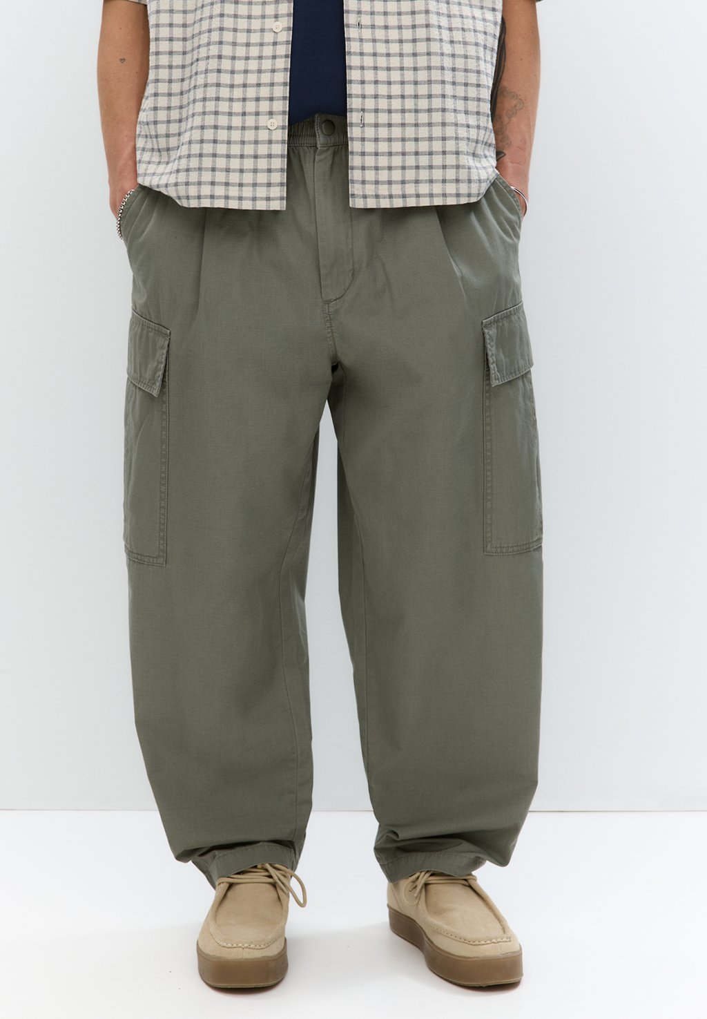 

Брюки карго PULL&BEAR, зеленый