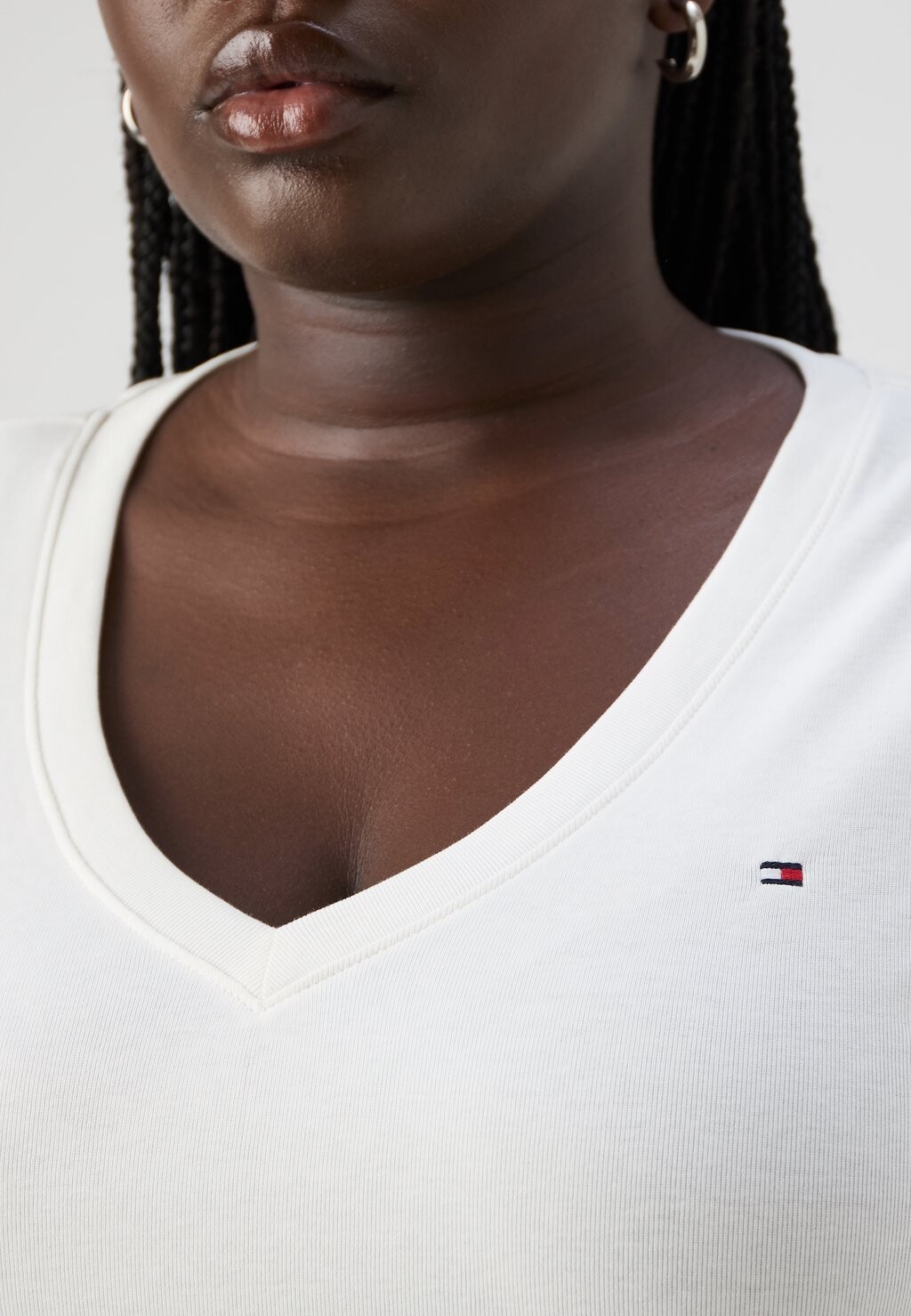

Базовая футболка SLIM CODY Tommy Hilfiger Curve, молочный