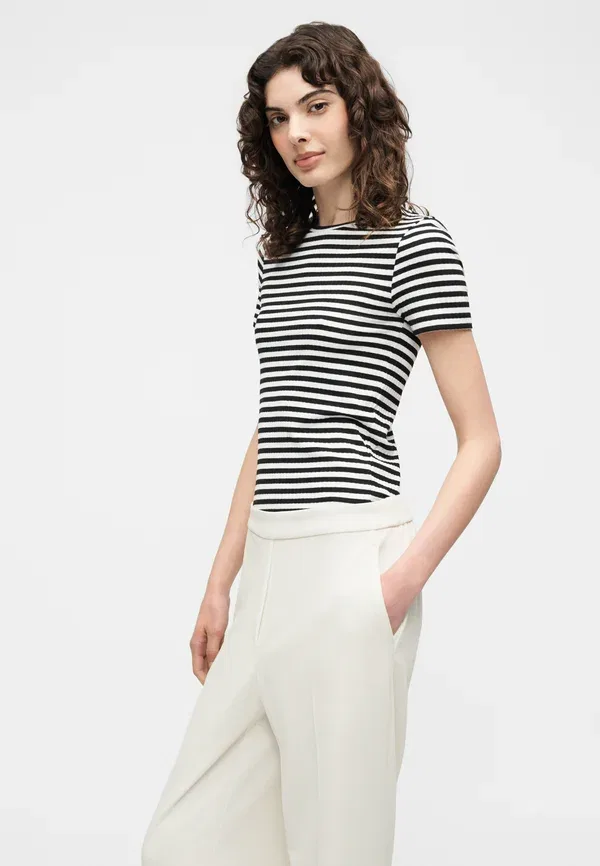 Брюки Calvin Klein Travel Pant, цвет тофу — фото 4
