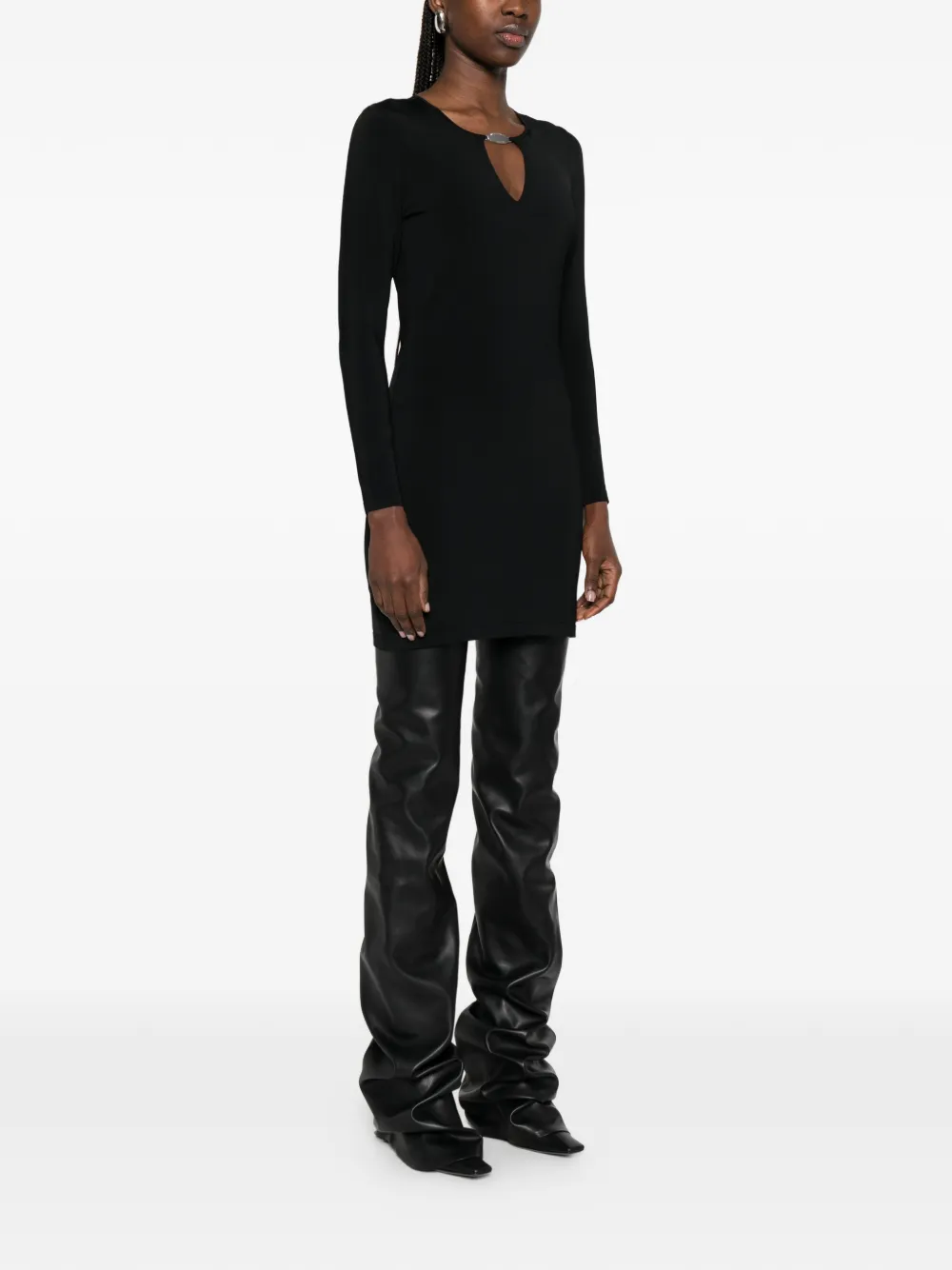 Мини-платье с V-образным вырезом и металлическим логотипом Alexander Wang, черный — фото 3