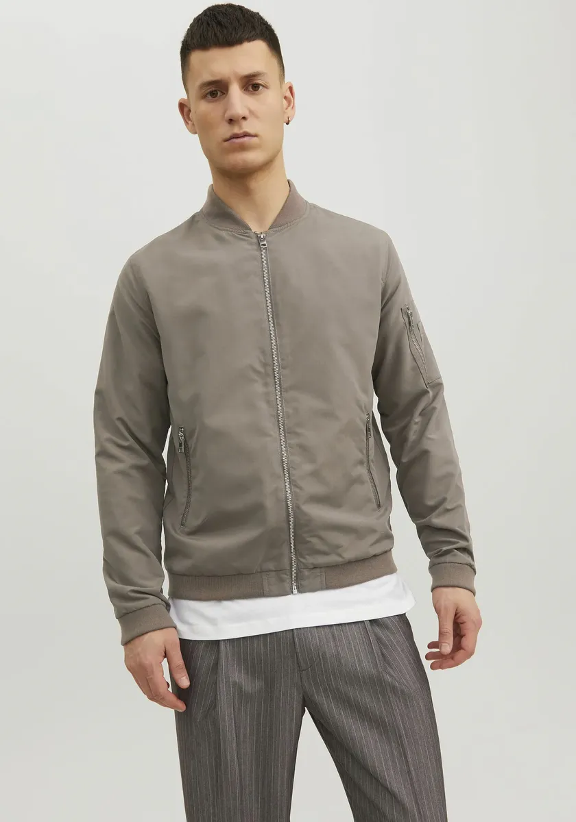 

Блузон Jack & Jones "JJERUSH BOMBER NOOS", цвет Falcon