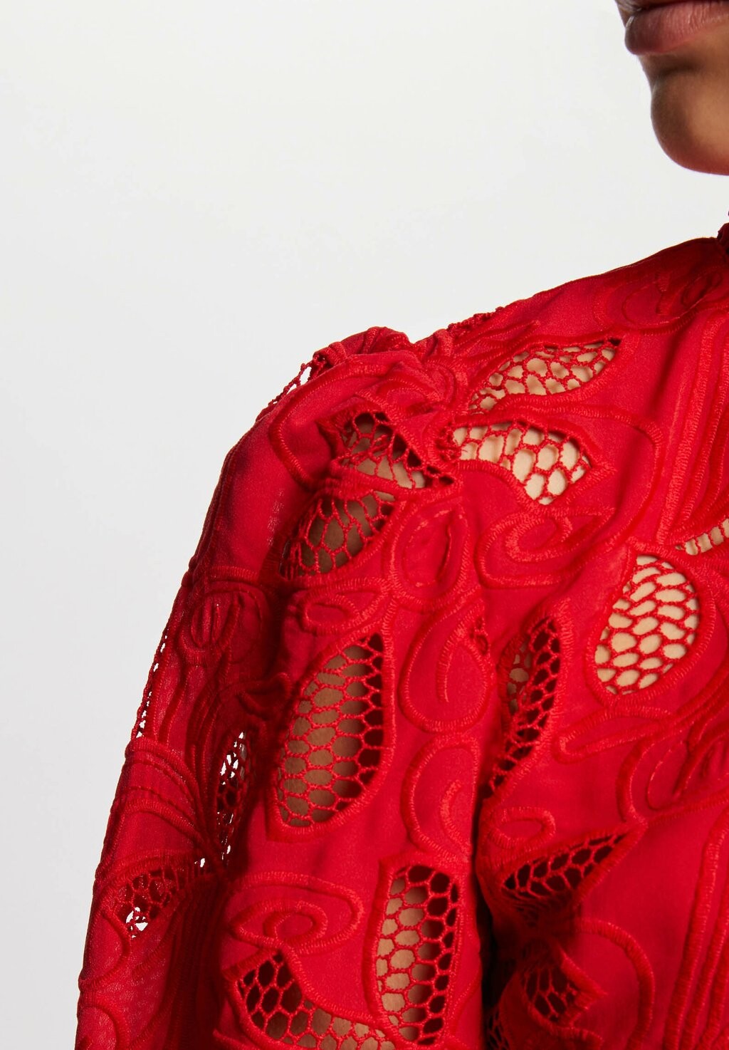 

Базовая футболка SHORT-SLEEVED WITH EMBROIDERY Morgan, красный