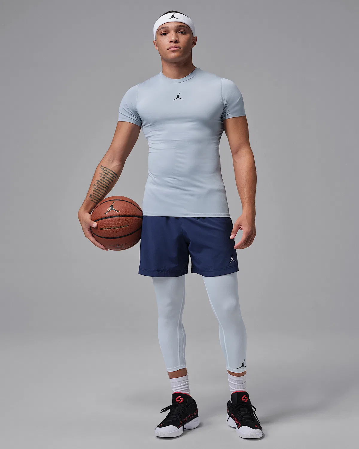 Мужская базовая футболка с коротким рукавом Dri-FIT Jordan Sport, Wolf Grey/Black — фото 4