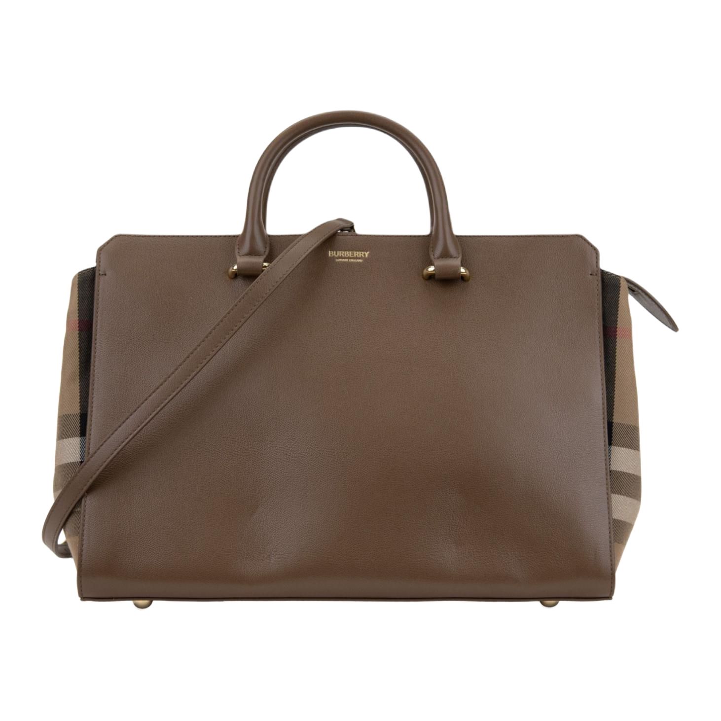 

Burberry Кожаная женская сумка бежевого цвета