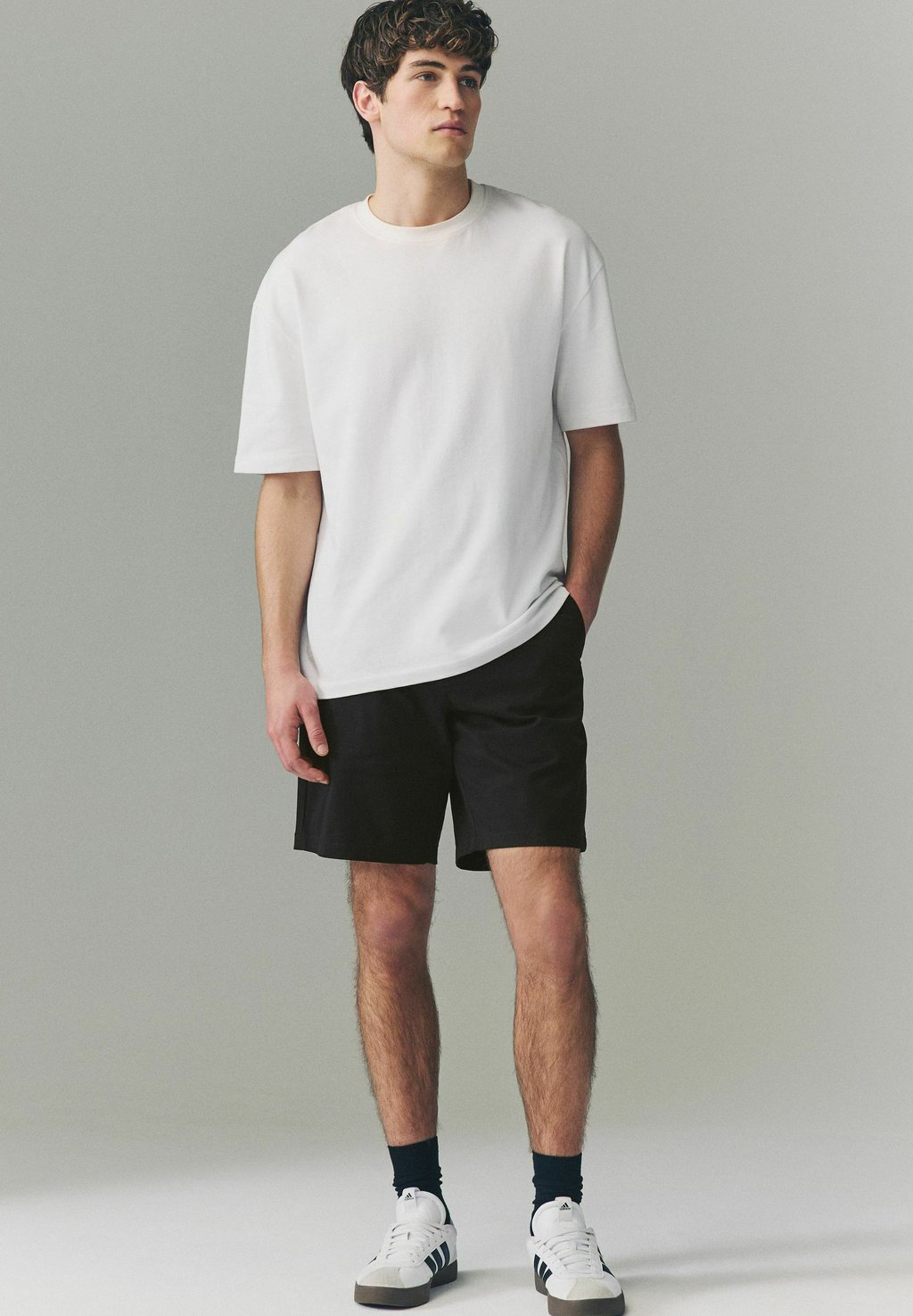 Шорты SKINNY FIT STRETCH CHINO Next, черный — фото 2