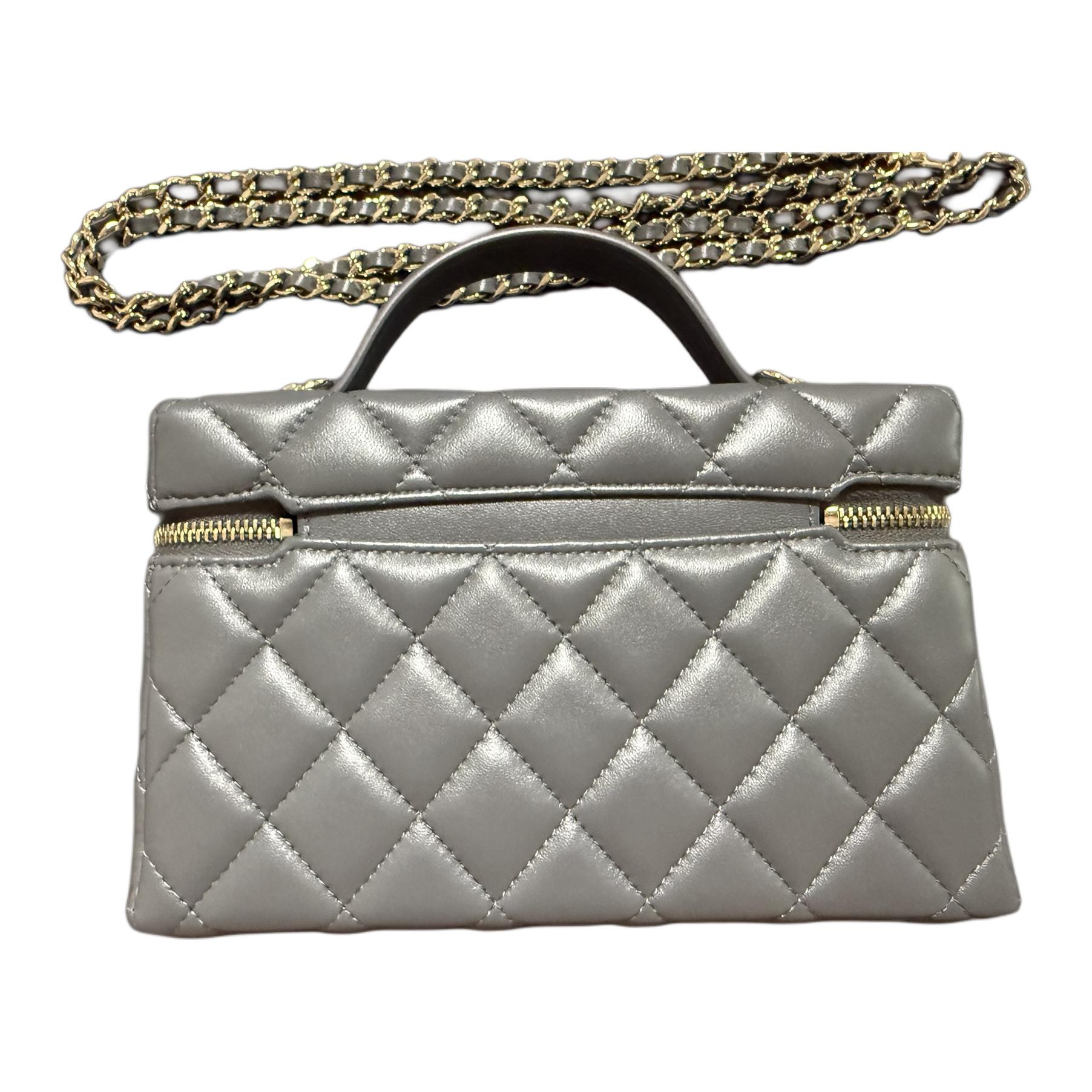 CHANEL Косметичка из овчины женская темно-серая — фото 3