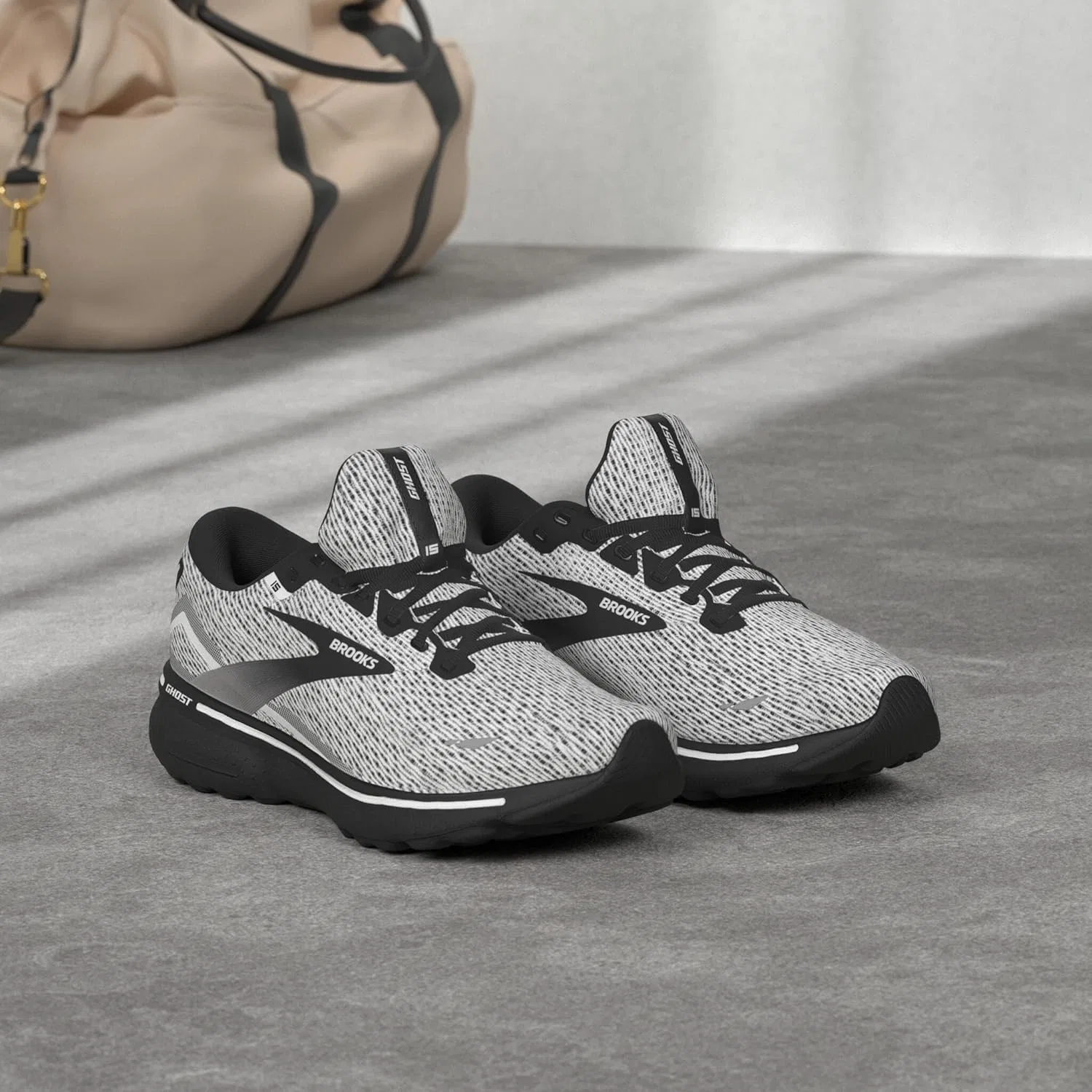 Мужские беговые кроссовки Brooks Ghost 15 нейтрального цвета, Black/Ebony/Nightlife — фото 2
