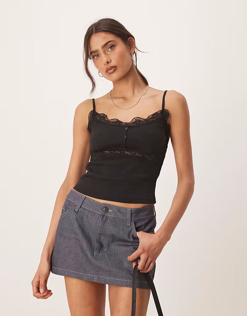

Топ на бретелях ASOS DESIGN в рубчик с кружевом и пуговицами черного цвета