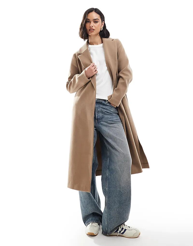 

Официальное пальто с поясом цвета верблюжьей шерсти New Look